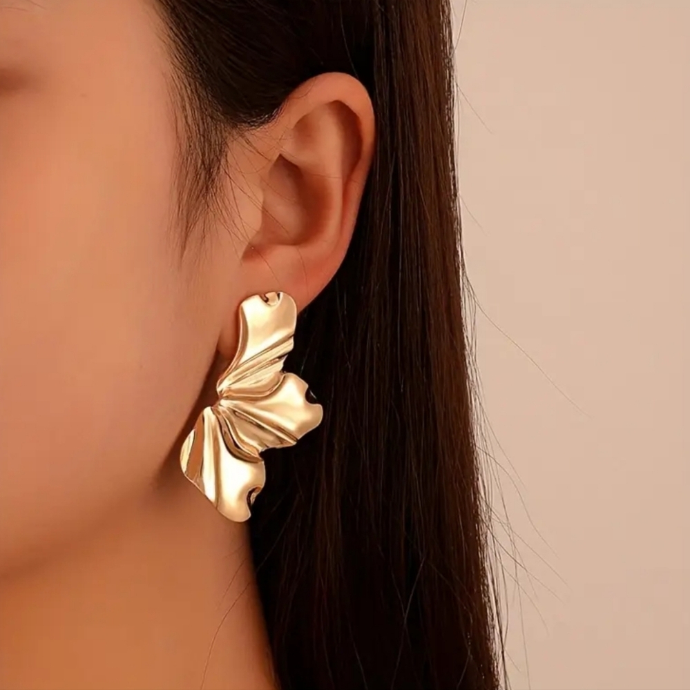 Gold Flower Petals Earrings